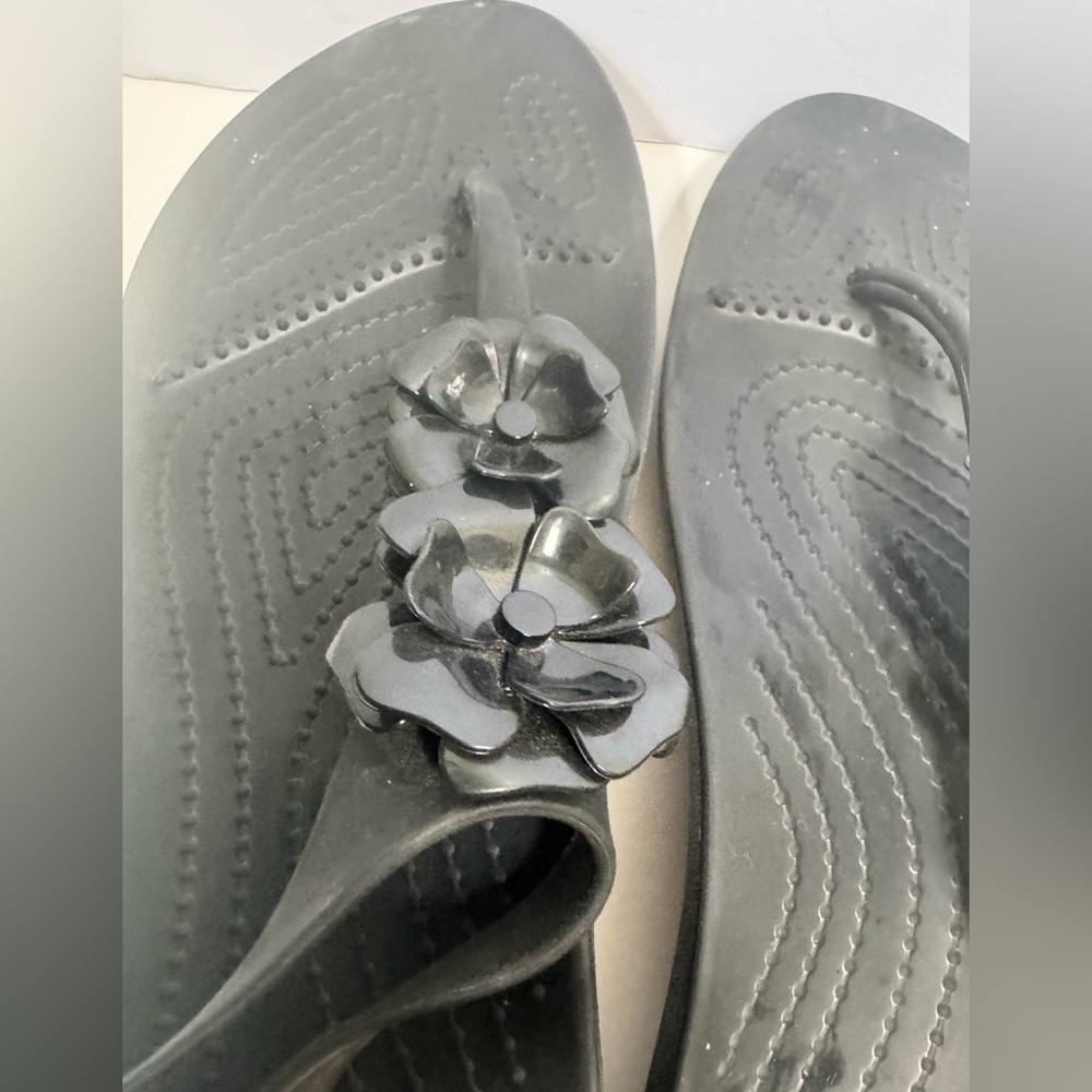 Crocs Serena Floral Embellished Flip Flop Sandals T Strap Flower Shoe Black 10 - Picture 10 of 13